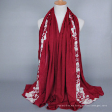 Venta al por mayor moda algodón musulmán Jersey Hijab de calidad superior patrón de flores bordado hijab chal